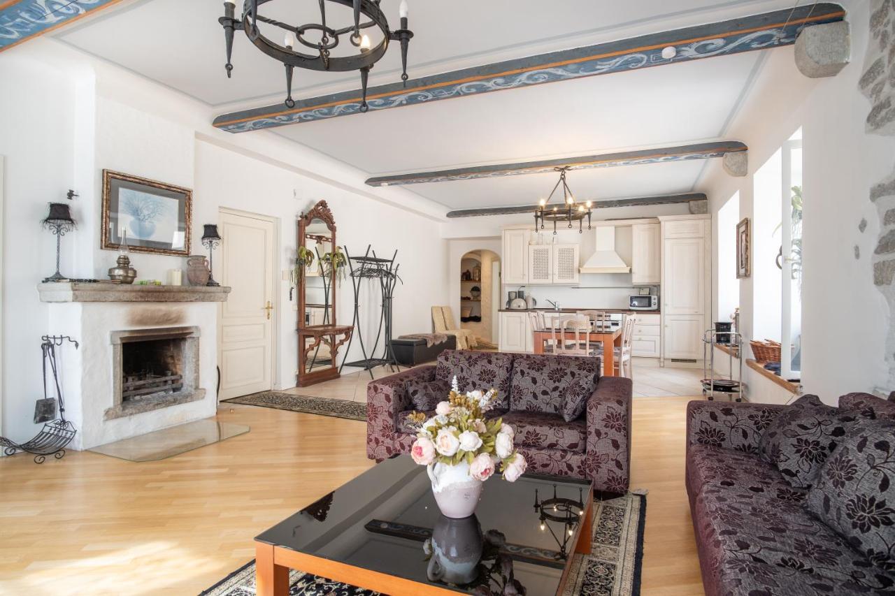 Dream Stay - Historical 3-Bedroom Apartment With Sauna & Fireplace Tallinn Buitenkant foto